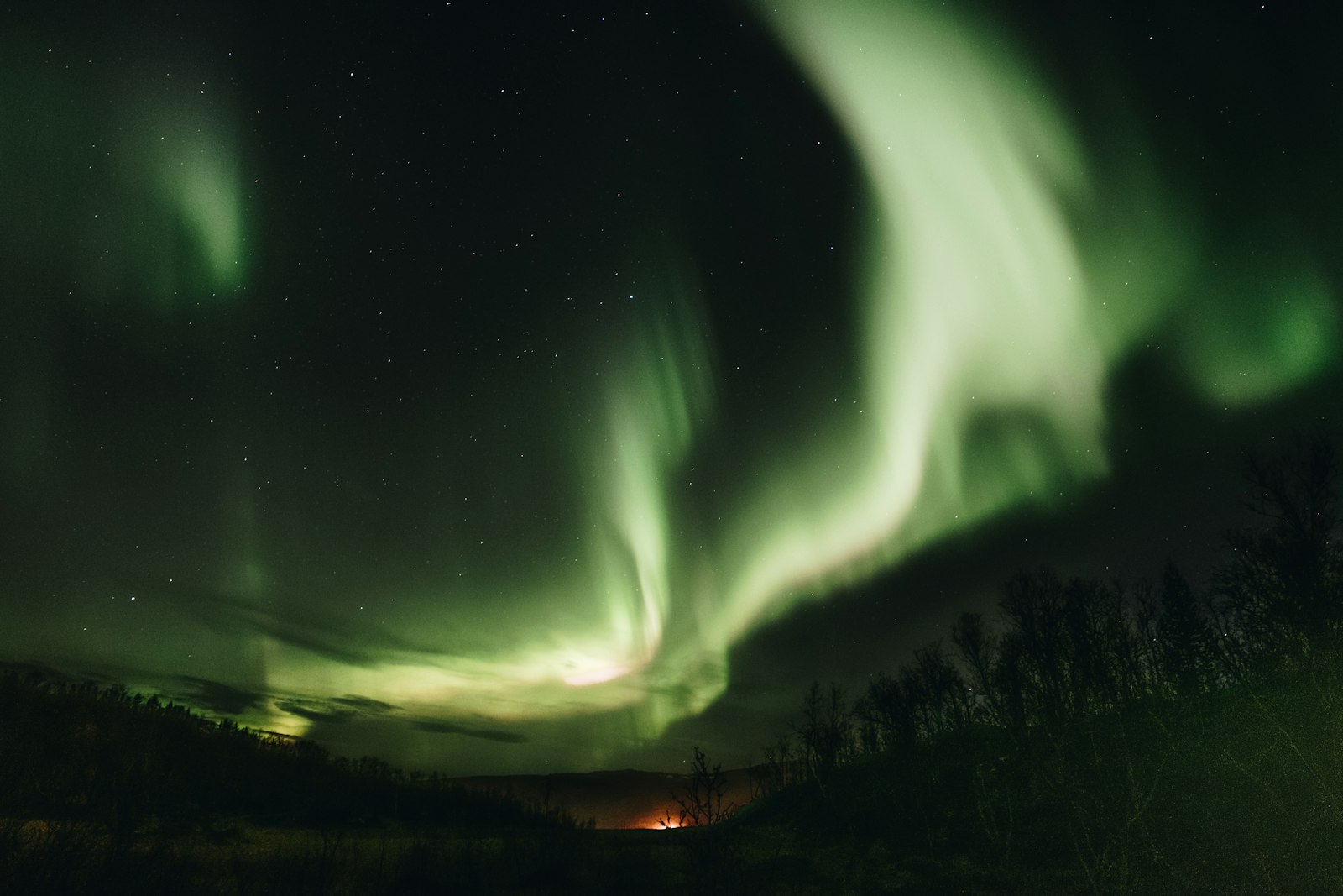 Sweeping green aurora across the night sky in Tromsø, Norway